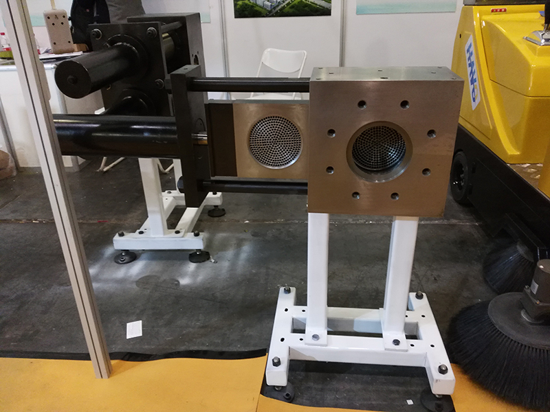 擠出機換網(wǎng)器廠家淺談擠出機液壓換網(wǎng)器保養(yǎng)小技巧？